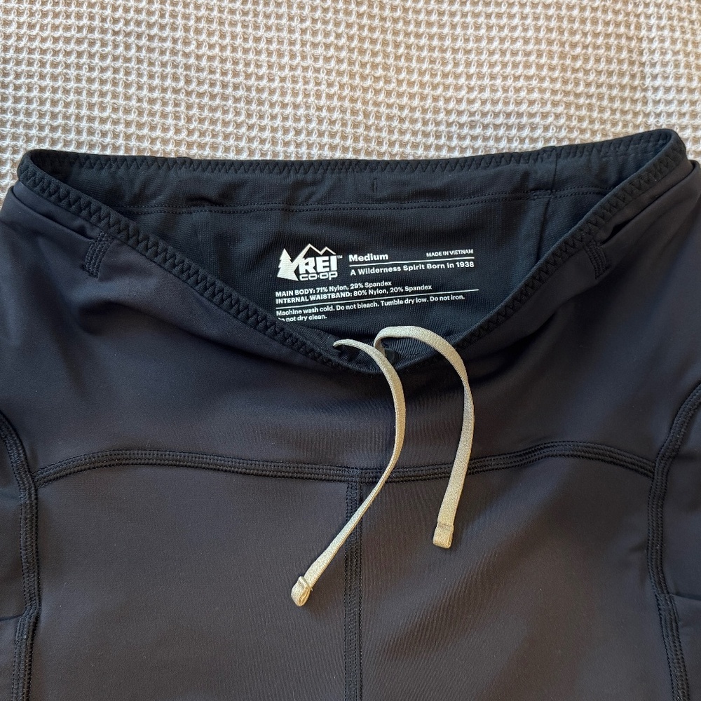 REI Co-op Swiftland 9" running shorts women's Medium M black - Picture 2 of 9